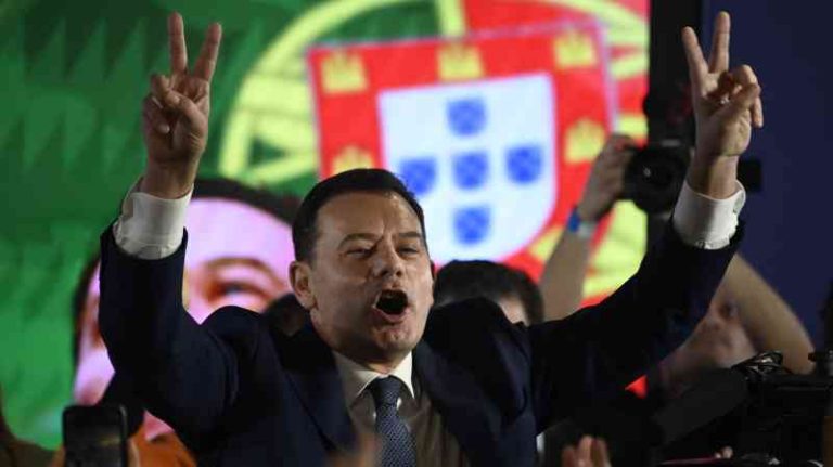 El nuevo primer ministro de Portugal restablece la heráldica ‘imperial’ como su primer acto.